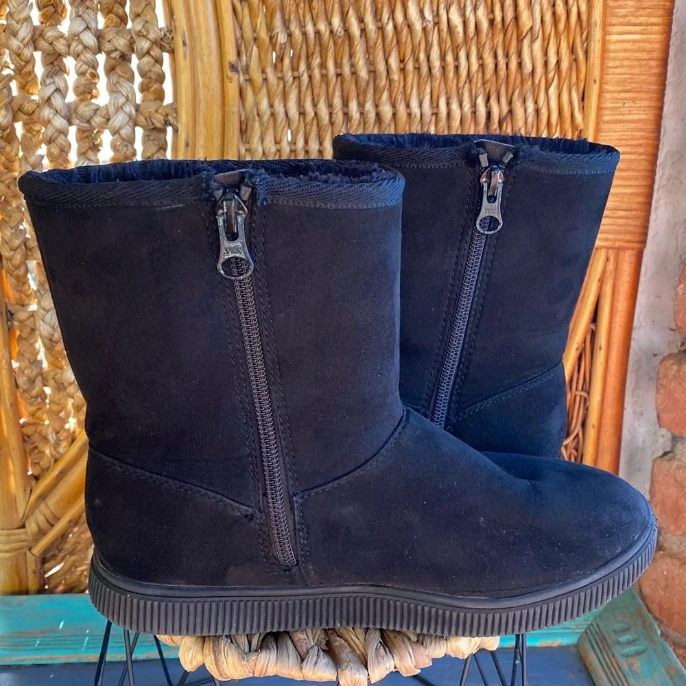 Cat & Jack Black Girls Suede Boots Size 2 Gently Used Warm and Cozy